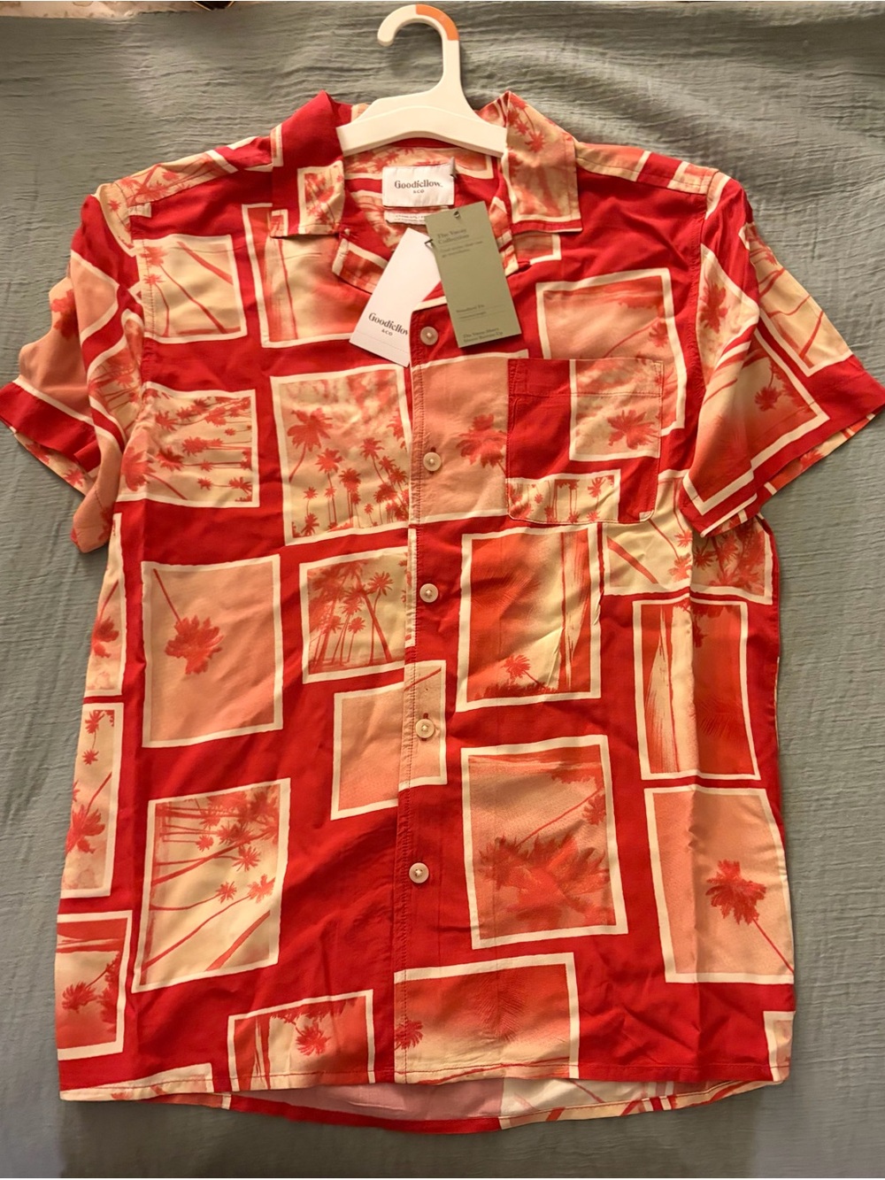 Men Small Goodfellow & Co Red and Peach Postcard Short-Sleeve Button Down Shirt